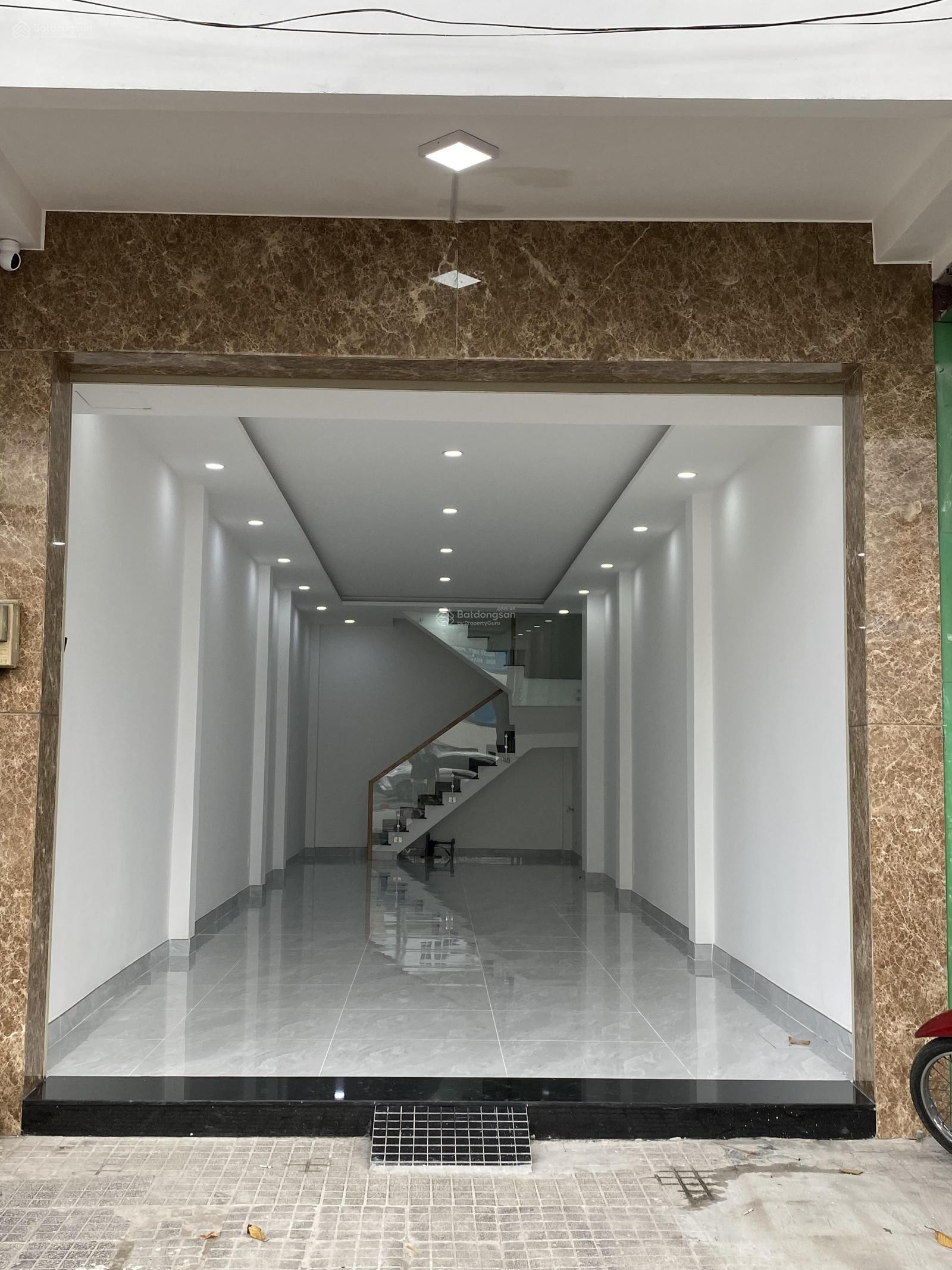 Cho thuê Nguyên Căn MT đường 3 Tháng 2, Phường 12, Quận 10,